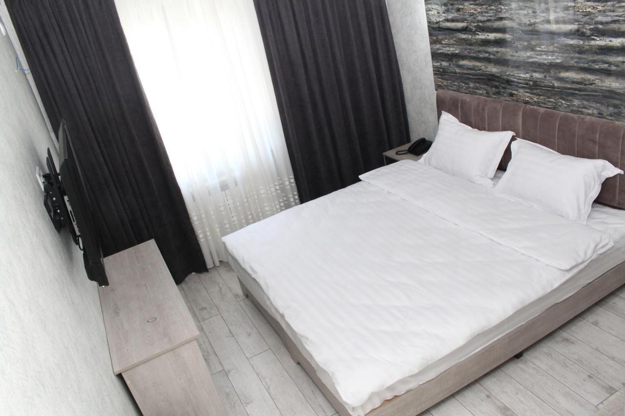 Artist Regenci Hotel Tachkent Extérieur photo