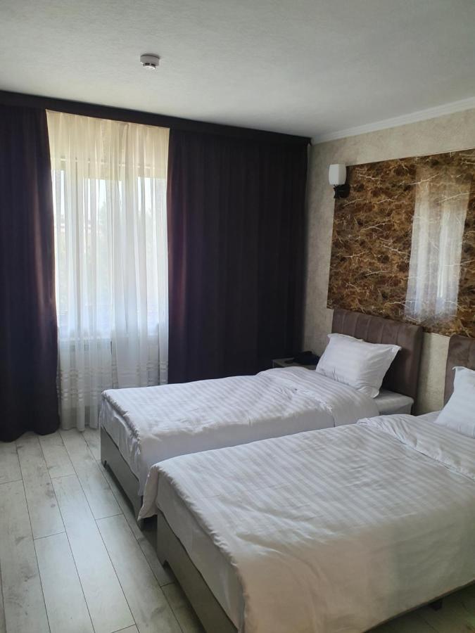 Artist Regenci Hotel Tachkent Extérieur photo