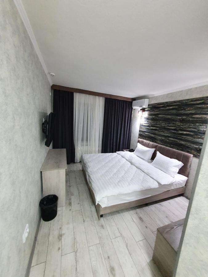 Artist Regenci Hotel Tachkent Extérieur photo